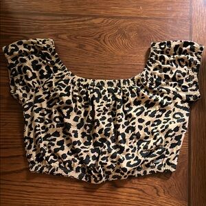 Hollister | Women’s Size XS Leopard Print Cropped Top